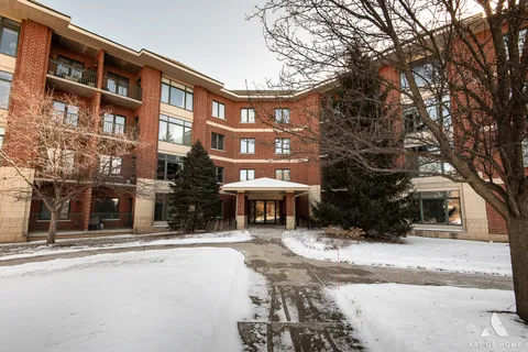 $299,900 | 855 East 22nd Street, Unit 413, Lombard, IL 60148