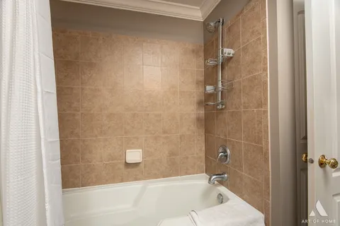 $299,900 | 855 East 22nd Street, Unit 413, Lombard, IL 60148