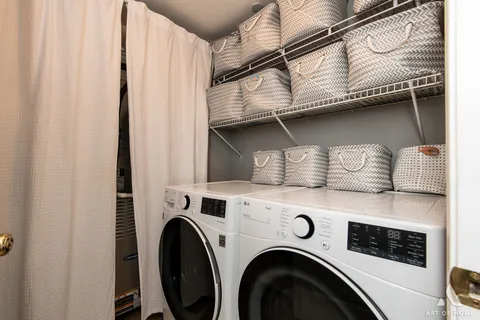 $299,900 | 855 East 22nd Street, Unit 413, Lombard, IL 60148