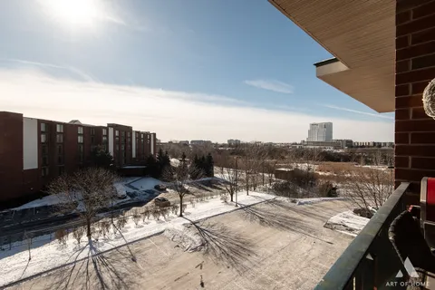 $299,900 | 855 East 22nd Street, Unit 413, Lombard, IL 60148