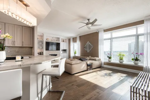 $299,900 | 855 East 22nd Street, Unit 413, Lombard, IL 60148