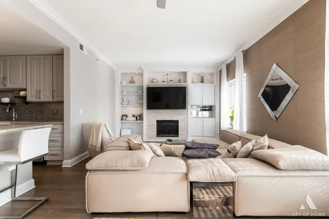 $299,900 | 855 East 22nd Street, Unit 413, Lombard, IL 60148