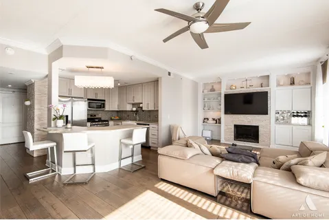 $299,900 | 855 East 22nd Street, Unit 413, Lombard, IL 60148