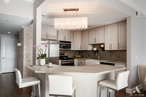 $299,900 | 855 East 22nd Street, Unit 413, Lombard, IL 60148