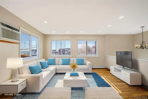 $779,988 | 4 Bay Place, Lindenhurst, NY 11757