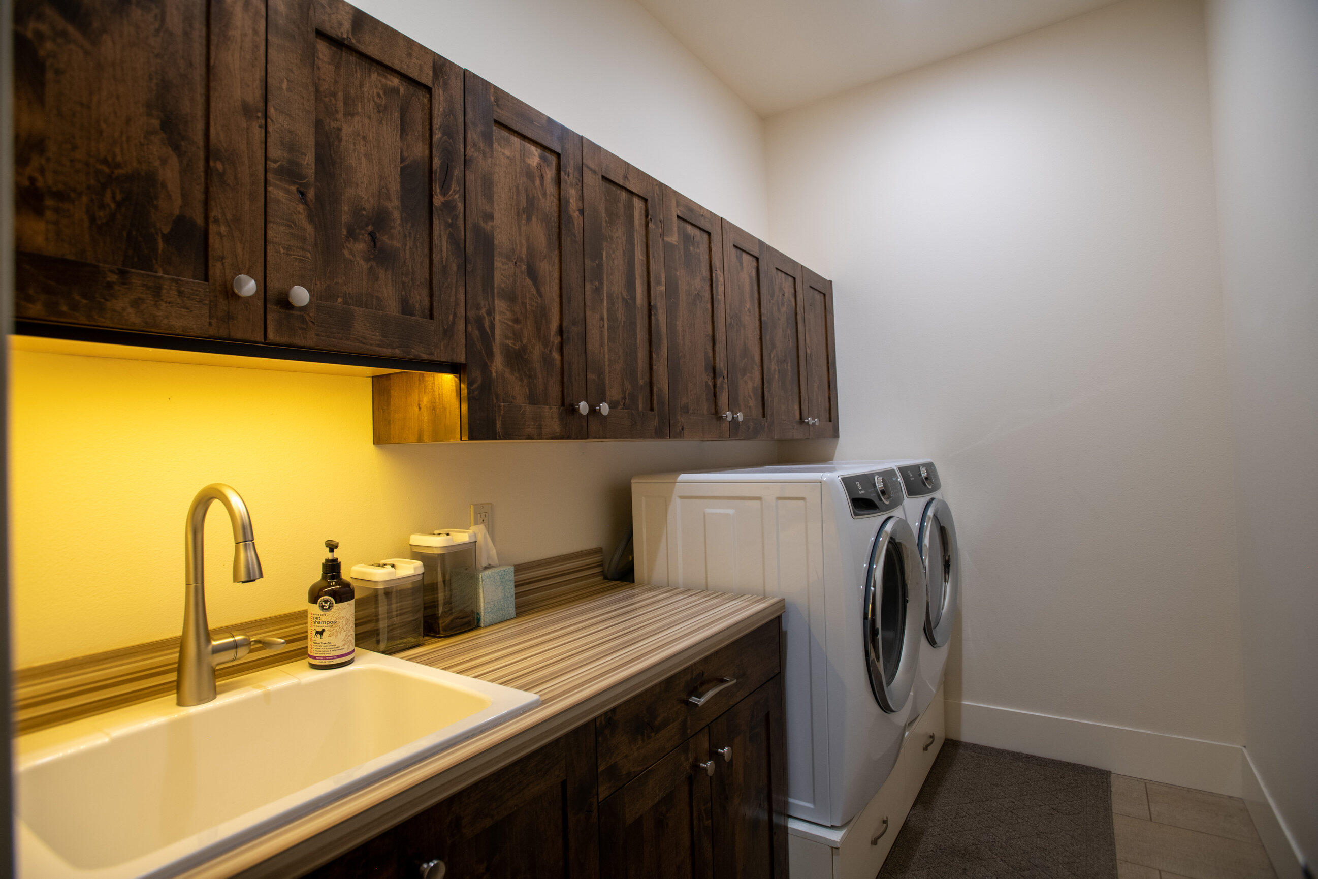 61358 Triple Knot Road Bend, OR 97702 - Photo 24 of 24 Laundry/Mudroom