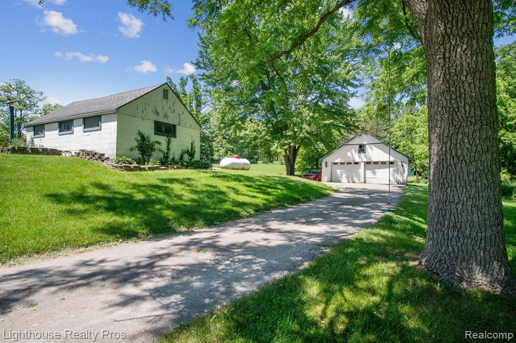 67640 Eight Mile Road South Lyon, MI 48178 - Photo 34 of 46