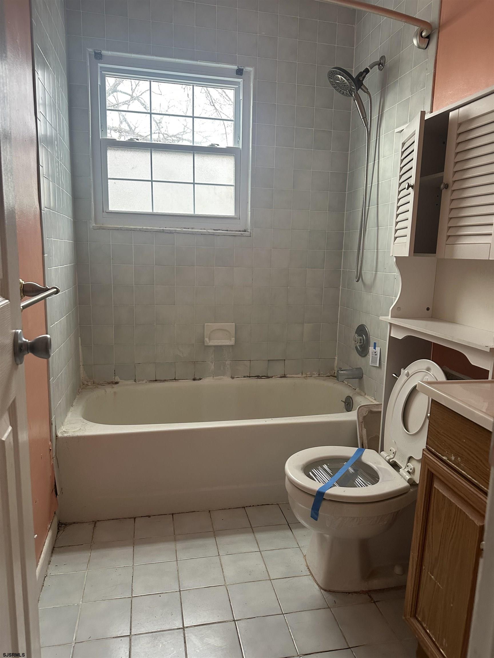 968 Hazelwood Road Toms River, NJ 08753 - Photo 24 of 25 a bathroom with a sink a toilet and a bathtub