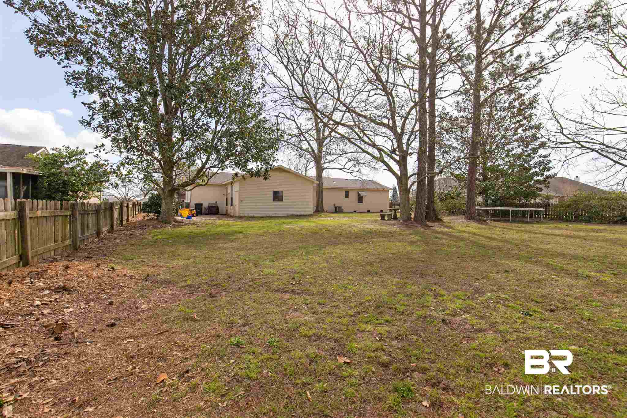 9845 Fairway Drive Foley, AL 36535 - Photo 19 of 30 Privacy Fencing
