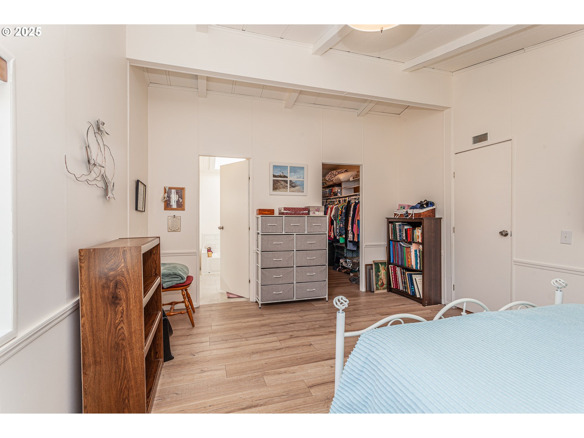 7455 Southeast King Road, Unit 53 Milwaukie, OR 97222 - Photo 16 of 33 a bedroom with a bed and wooden floor