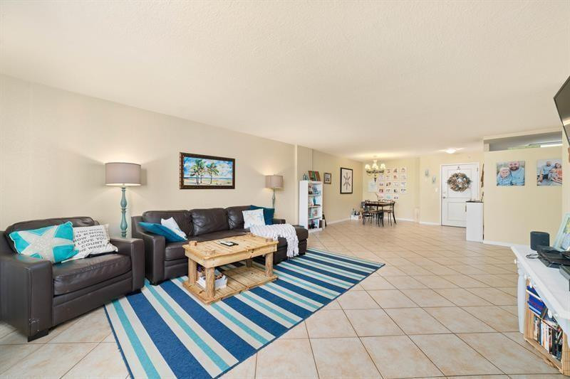 1000 Spanish River Road, Unit 2P Boca Raton, FL 33432 - Photo 9 of 17 Dining/Living Room