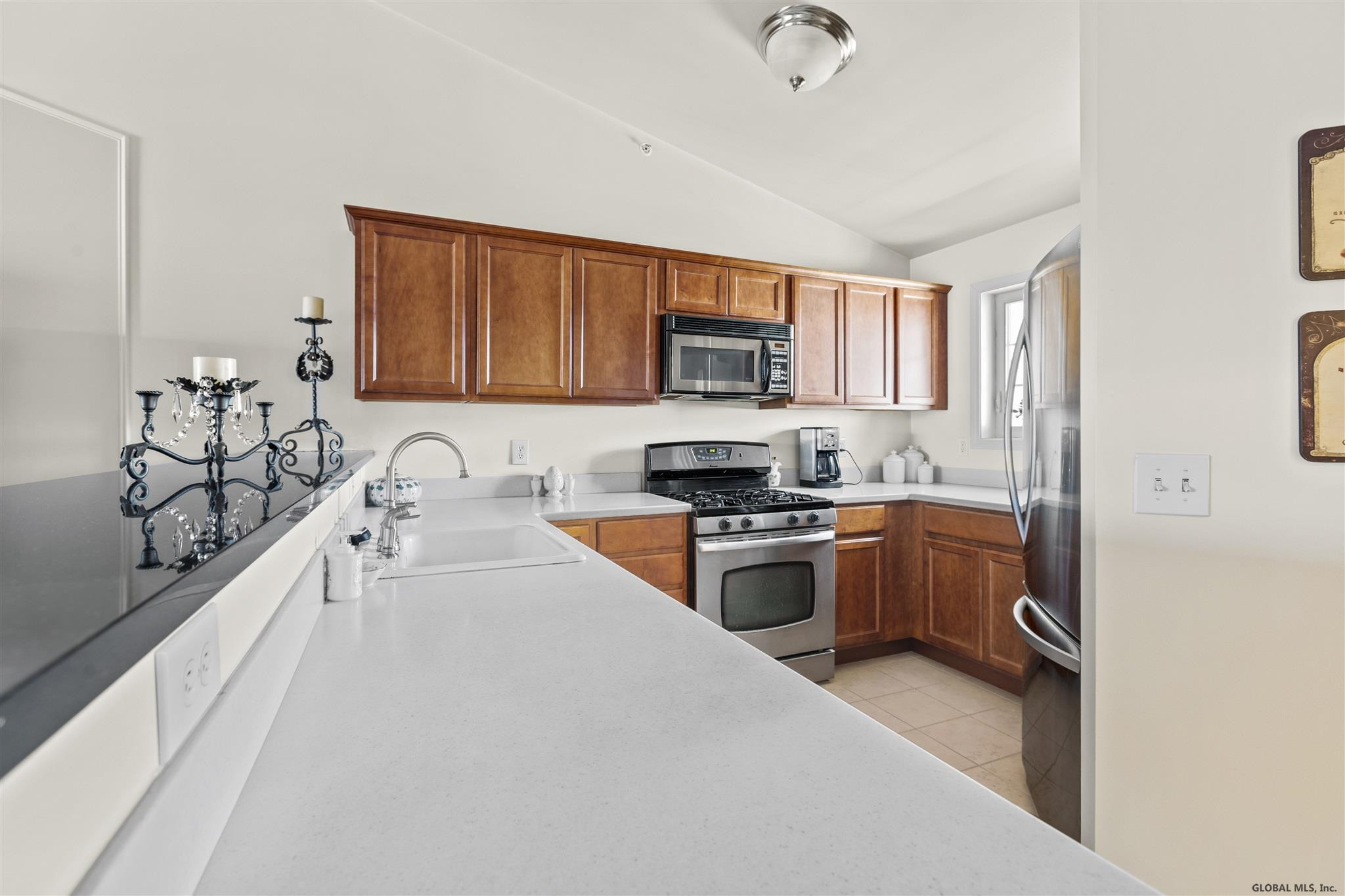 409 Cedar Rensselaer, NY 12144 - Photo 11 of 34 Photo 11