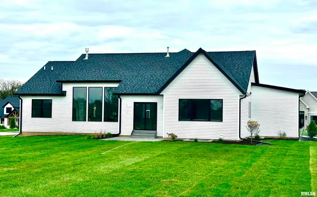 $989,900 | 5127 Oak Rdg Court, Bettendorf, IA 52722