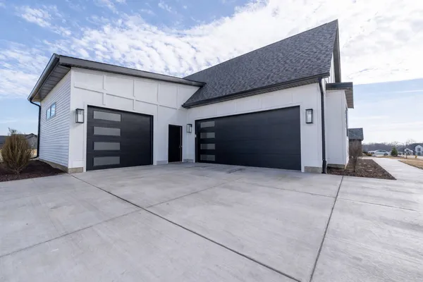 $989,900 | 5127 Oak Rdg Court, Bettendorf, IA 52722