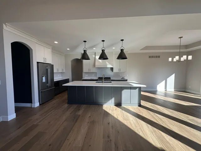 $989,900 | 5127 Oak Rdg Court, Bettendorf, IA 52722