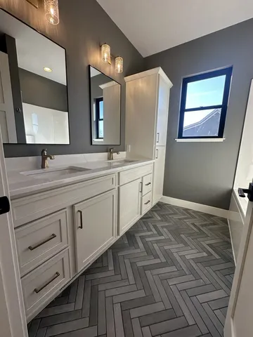 $989,900 | 5127 Oak Rdg Court, Bettendorf, IA 52722