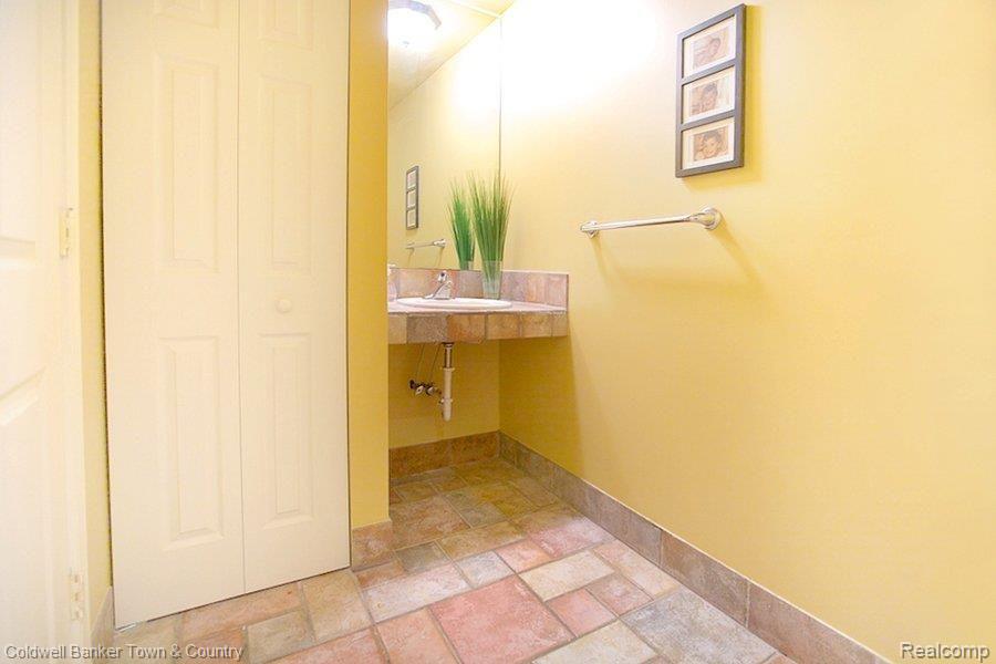1786 South Hughes Road Brighton, MI 48114 - Photo 13 of 25 1786hughes12.jpg