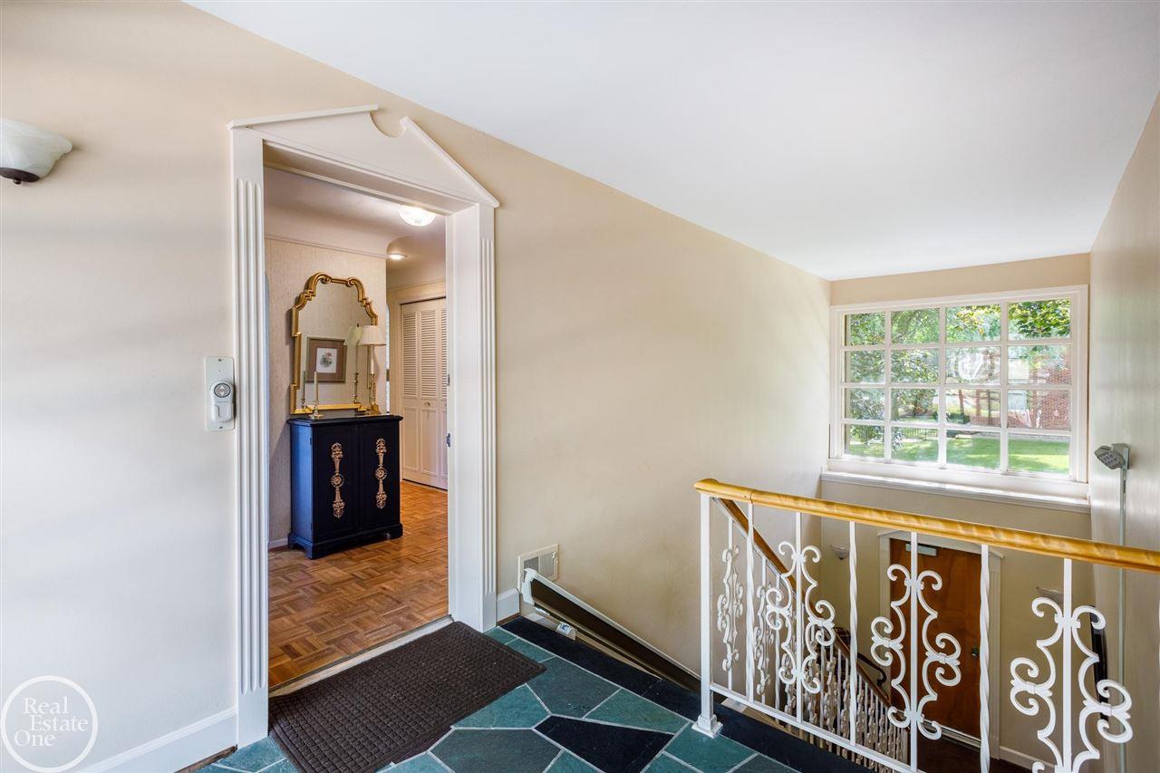 1720 Vernier Road Grosse Pointe, MI 48236 - Photo 8 of 35 50055356-7.JPG