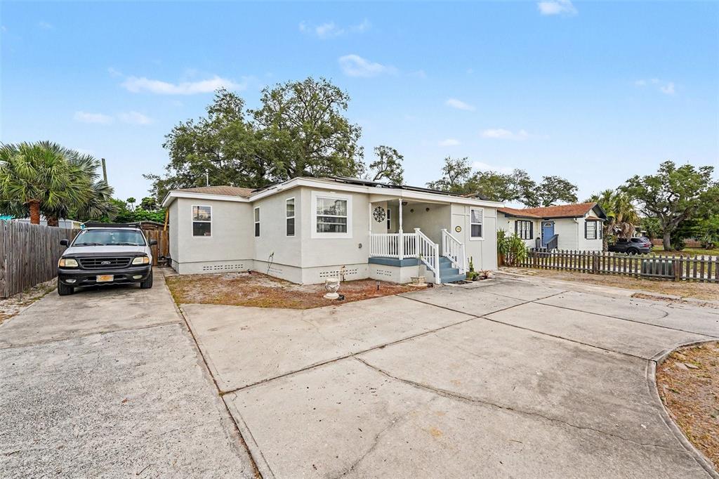 1464 Druid Road Clearwater, FL 33756 - Photo 3 of 26
