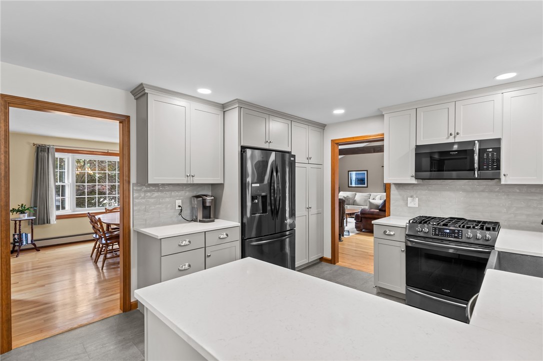 157 Tara Lane Woonsocket, RI 02895 - Photo 5 of 33