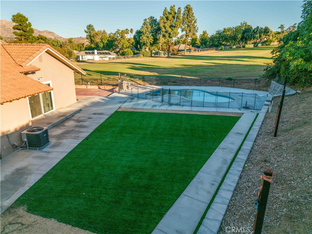 1450 Vía Vallarta Riverside, CA 92506 - Photo 32 of 36