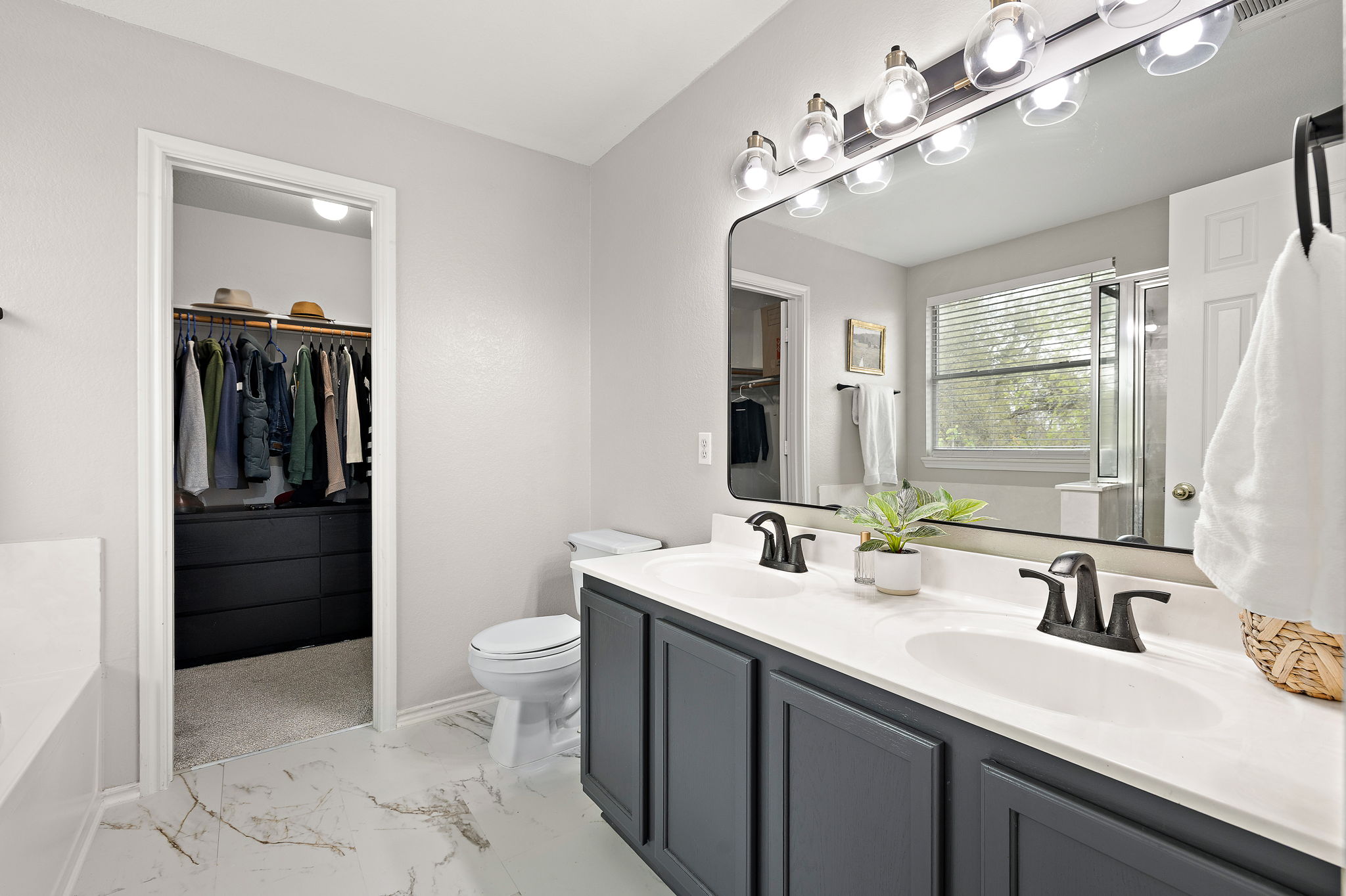 107 Easy Street Hutto, TX 78634 - Photo 20 of 34 a bathroom with a sink a toilet and shower