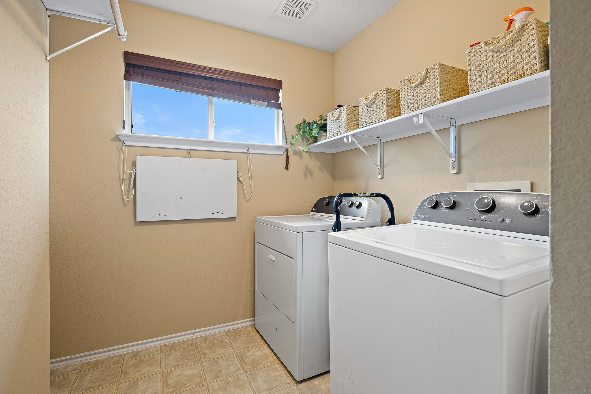 107 Easy Street Hutto, TX 78634 - Photo 28 of 34 a utility room with dryer and washer