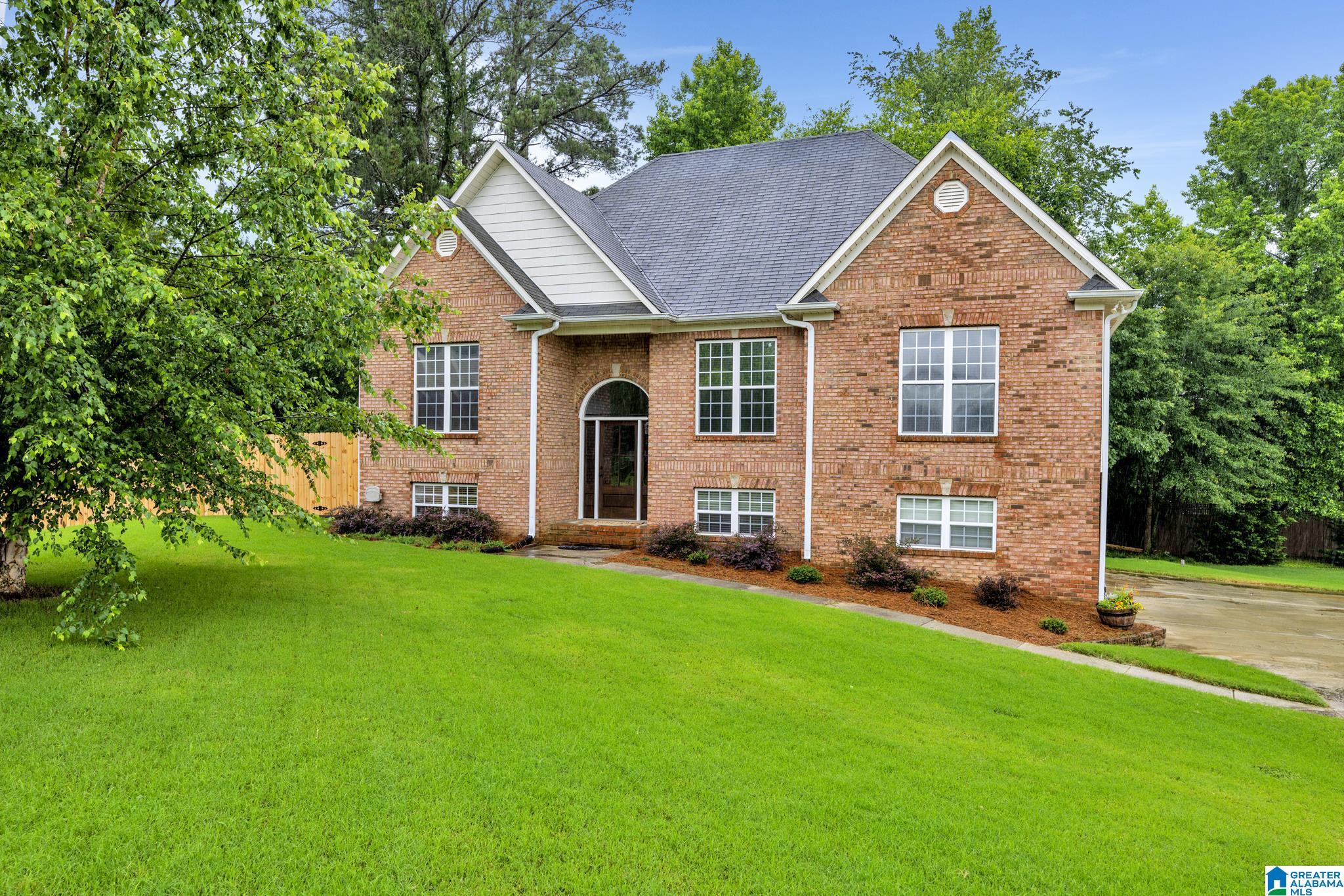 720 Ridgefield Circle Odenville, AL 35120 - Photo 1 of 38