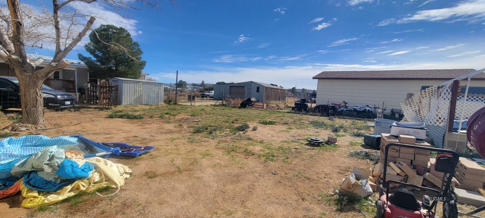 1435 West Perch Avenue Ridgecrest, CA 93555 - Photo 8 of 40 a view of a backyard