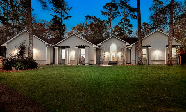 $725,000 | 44 Lake Forest Circle, Conroe, TX 77384