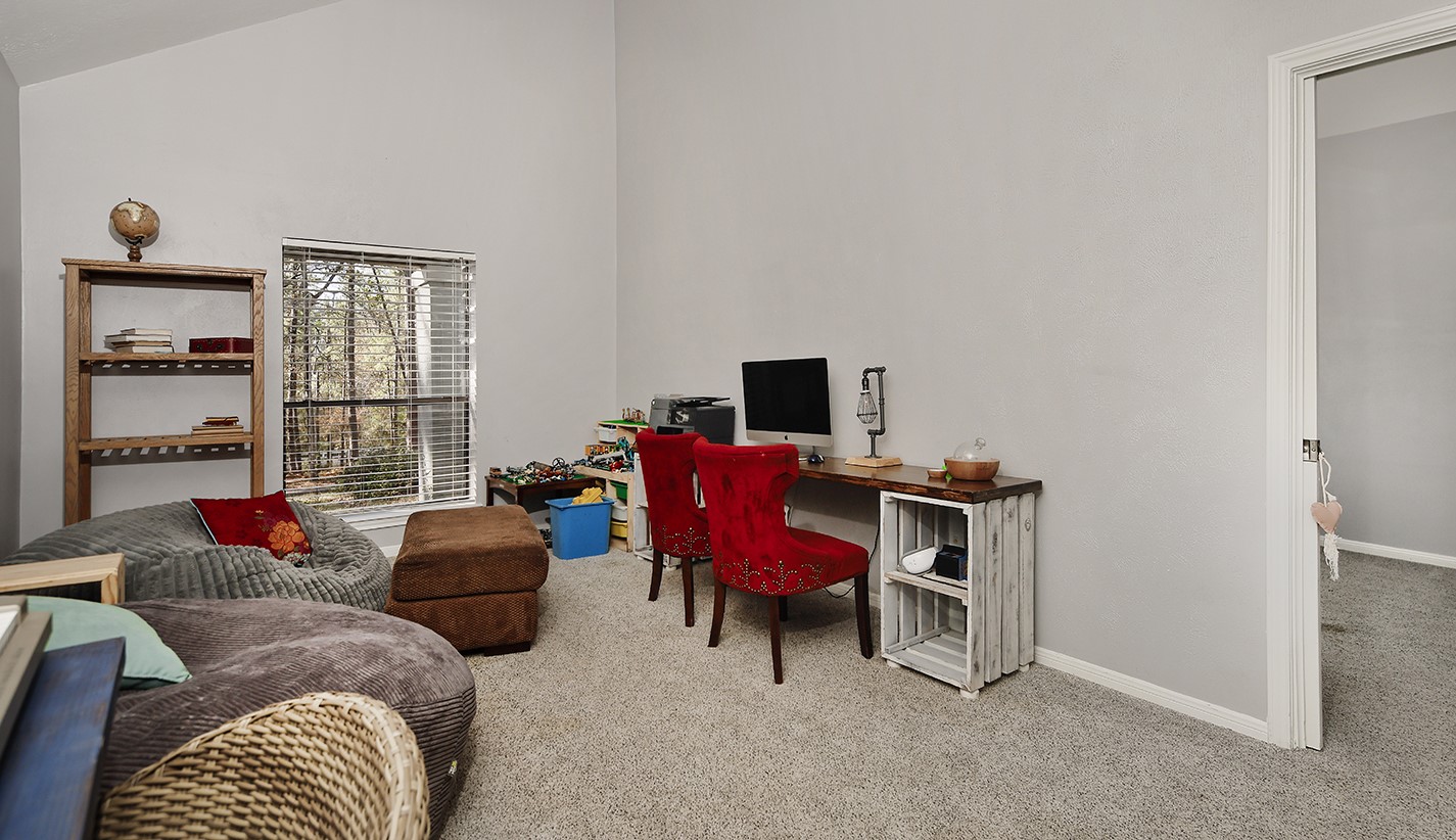 44 Lake Forest Circle Conroe, TX 77384 - Photo 15 of 45 a livingroom with workspace and a window
