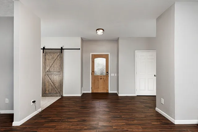 $725,000 | 44 Lake Forest Circle, Conroe, TX 77384