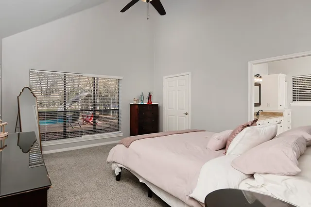 $725,000 | 44 Lake Forest Circle, Conroe, TX 77384