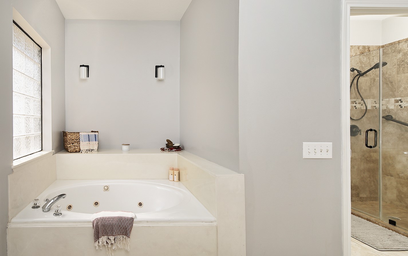 44 Lake Forest Circle Conroe, TX 77384 - Photo 25 of 45 a bathroom with a bathtub and a shower