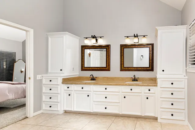 $725,000 | 44 Lake Forest Circle, Conroe, TX 77384