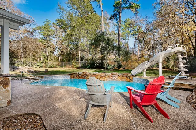 $725,000 | 44 Lake Forest Circle, Conroe, TX 77384