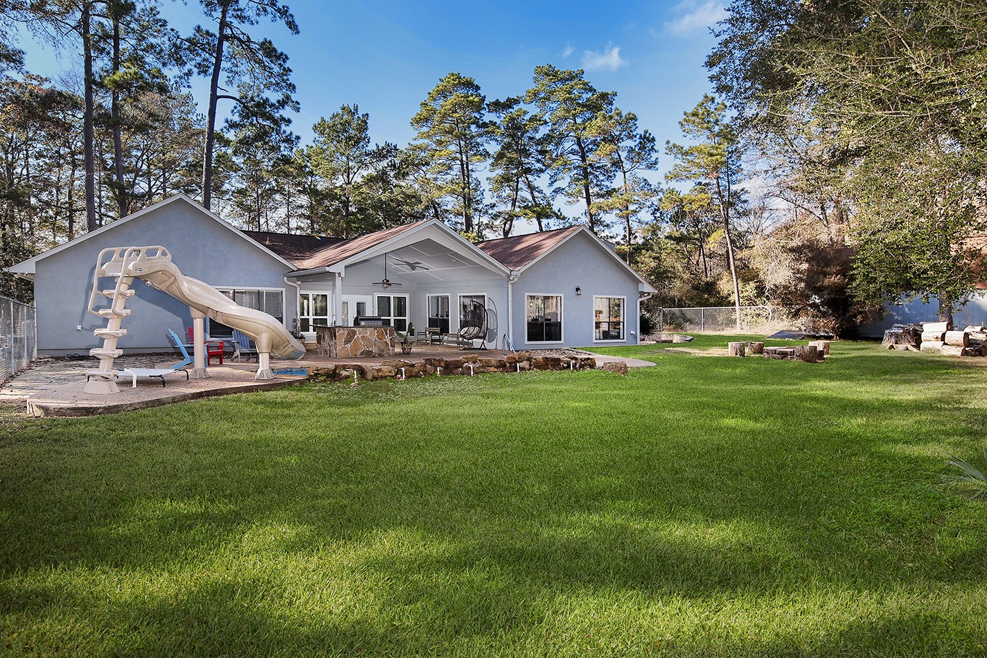 44 Lake Forest Circle Conroe, TX 77384 - Photo 32 of 45 a front view of a house with a garden