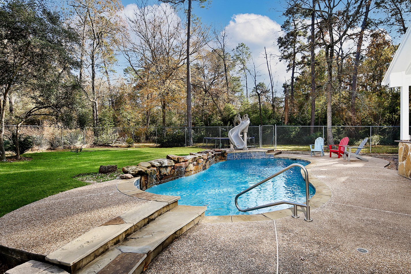 44 Lake Forest Circle Conroe, TX 77384 - Photo 34 of 45 a view of a backyard with swimming pool