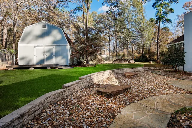 $725,000 | 44 Lake Forest Circle, Conroe, TX 77384