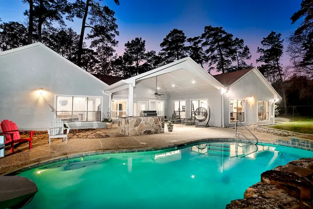 $725,000 | 44 Lake Forest Circle, Conroe, TX 77384