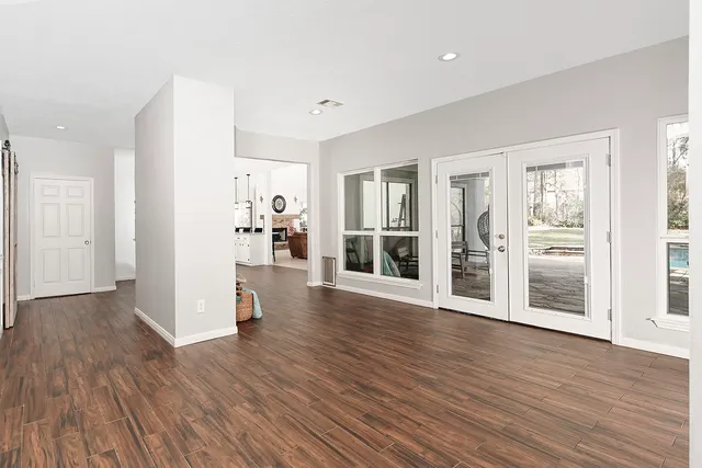 $725,000 | 44 Lake Forest Circle, Conroe, TX 77384