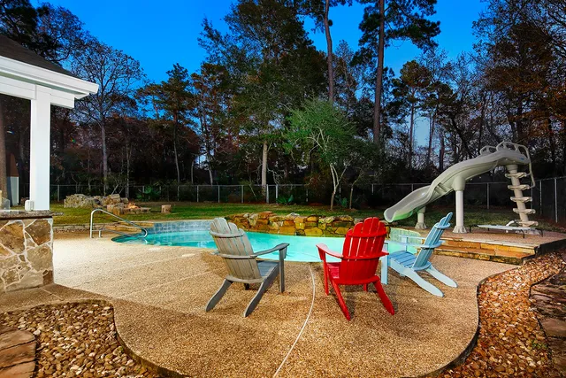 $725,000 | 44 Lake Forest Circle, Conroe, TX 77384