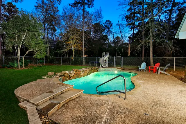 $725,000 | 44 Lake Forest Circle, Conroe, TX 77384