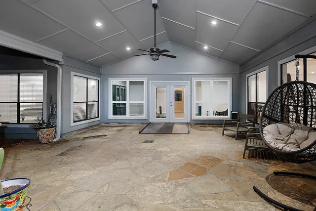 $725,000 | 44 Lake Forest Circle, Conroe, TX 77384