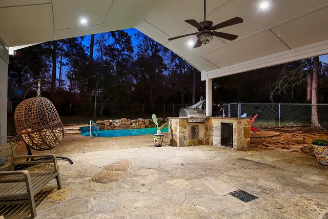 $725,000 | 44 Lake Forest Circle, Conroe, TX 77384