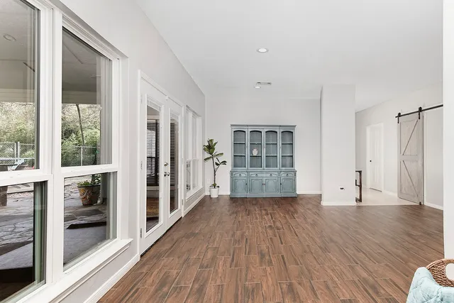 $725,000 | 44 Lake Forest Circle, Conroe, TX 77384