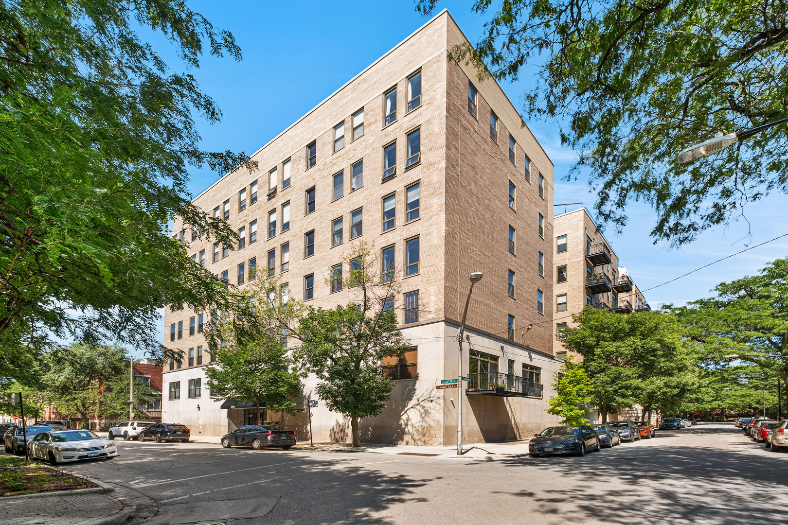 811 South Lytle Street, Unit 110 Chicago, IL 60607 - Photo 1 of 27 Gallery Image 1