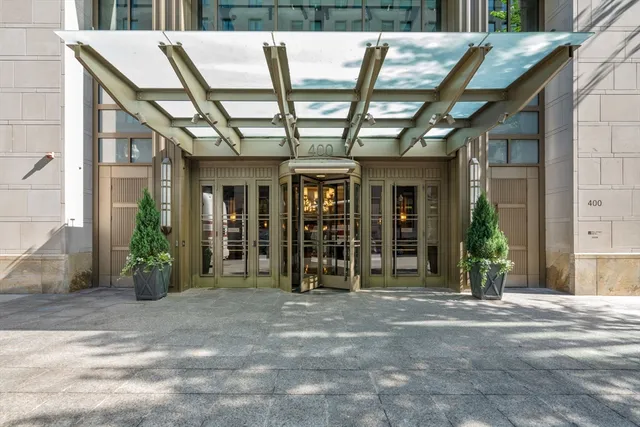 $7,900 | 400 Stuart Street, Unit 15J, Boston, MA 02116