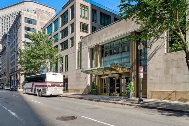 $7,900 | 400 Stuart Street, Unit 15J, Boston, MA 02116