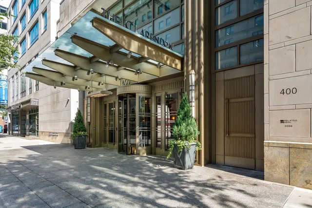 $7,900 | 400 Stuart Street, Unit 15J, Boston, MA 02116